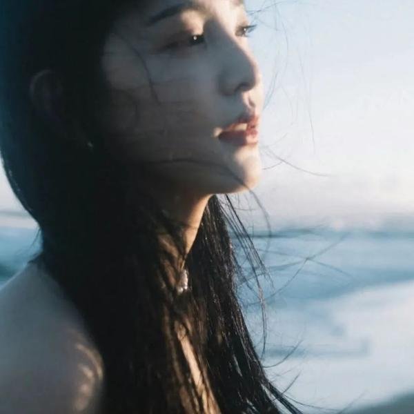 重回过去他却牵手校花